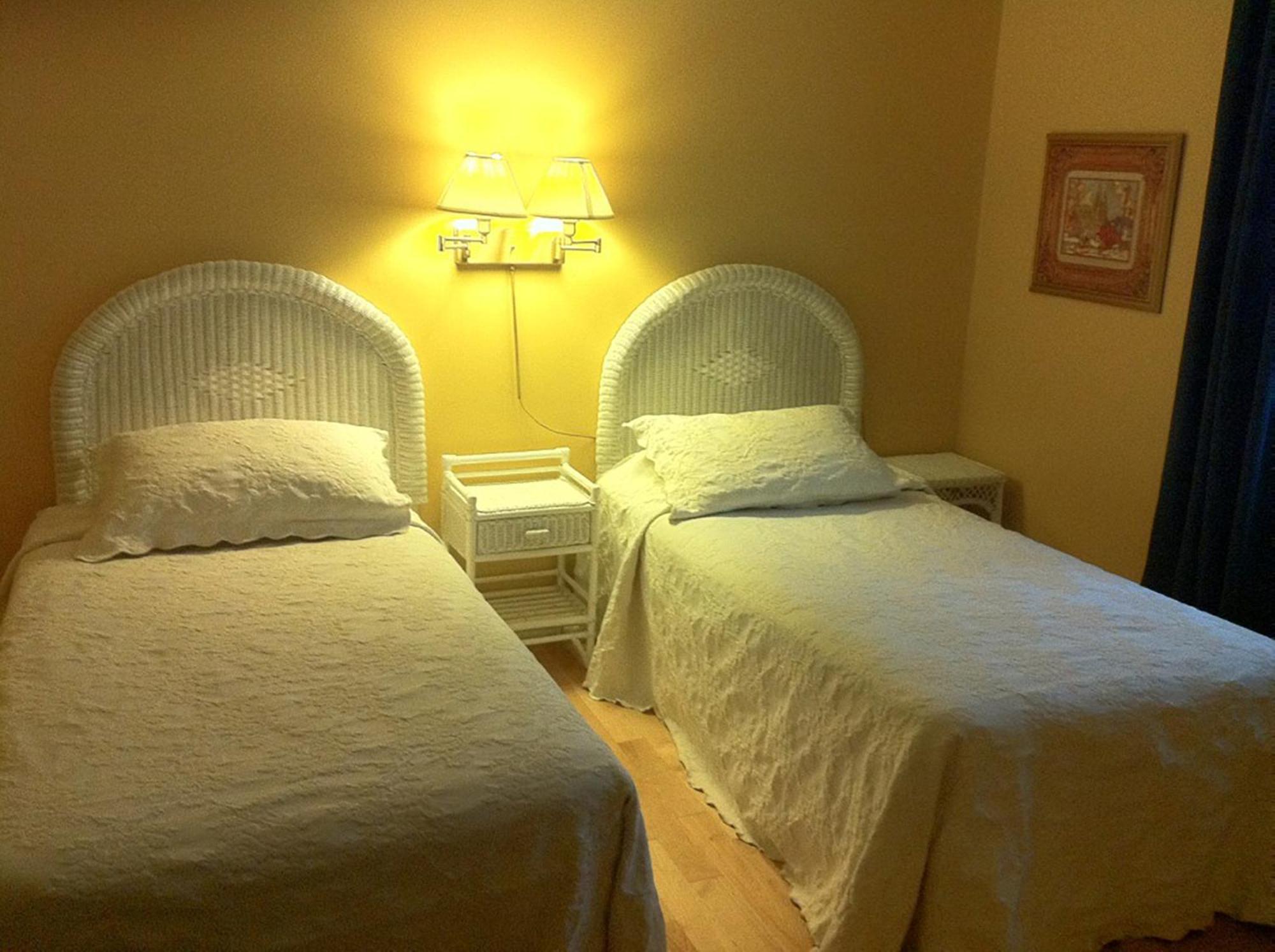 Goeliche Hotel Et Appartement Saint-Laurent-de-l'ile d'Orleans Room photo
