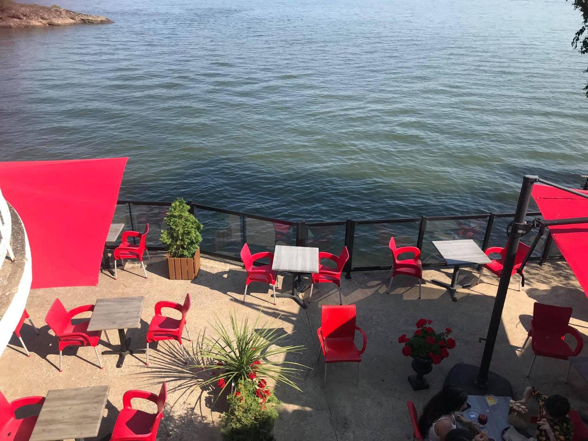 Goeliche Hotel Et Appartement Saint-Laurent-de-l'ile d'Orleans Exterior photo
