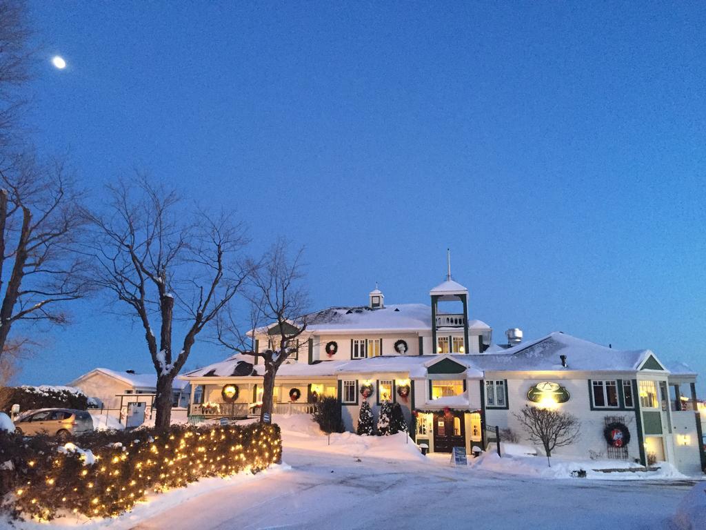 Goeliche Hotel Et Appartement Saint-Laurent-de-l'ile d'Orleans Exterior photo