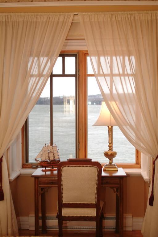 Goeliche Hotel Et Appartement Saint-Laurent-de-l'ile d'Orleans Room photo